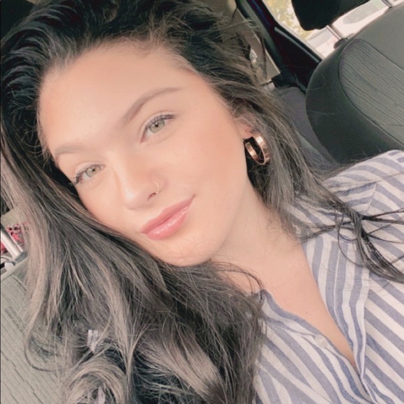 Meet your Posher, Kylie - Picture 1 of 1